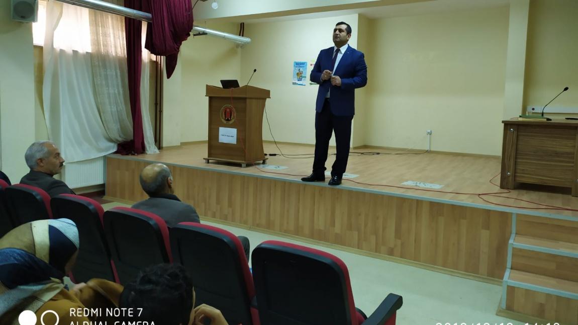 Prof. Dr. Hasan AKAN okulumuzda seminer verdi. 