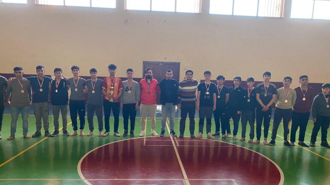 2022-2023 egitim öğretim yılı okul sporları Futsal A genç kategorisinde gruplardan üst tura çıktık.